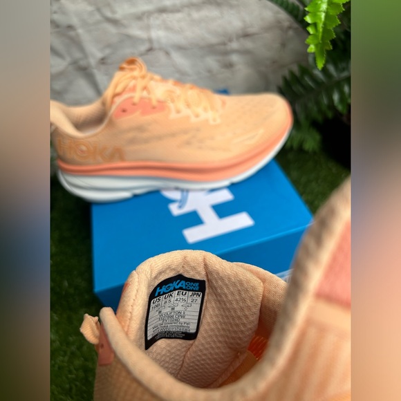 Hoka Clifton 9 Cantaloupe / White women size    10 new with box - Picture 14 of 17